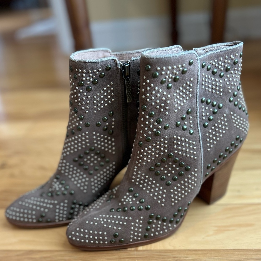 Donald J Pliner Swift Suede Studded Ankle Booties Taupe Grey Western Boho 10M